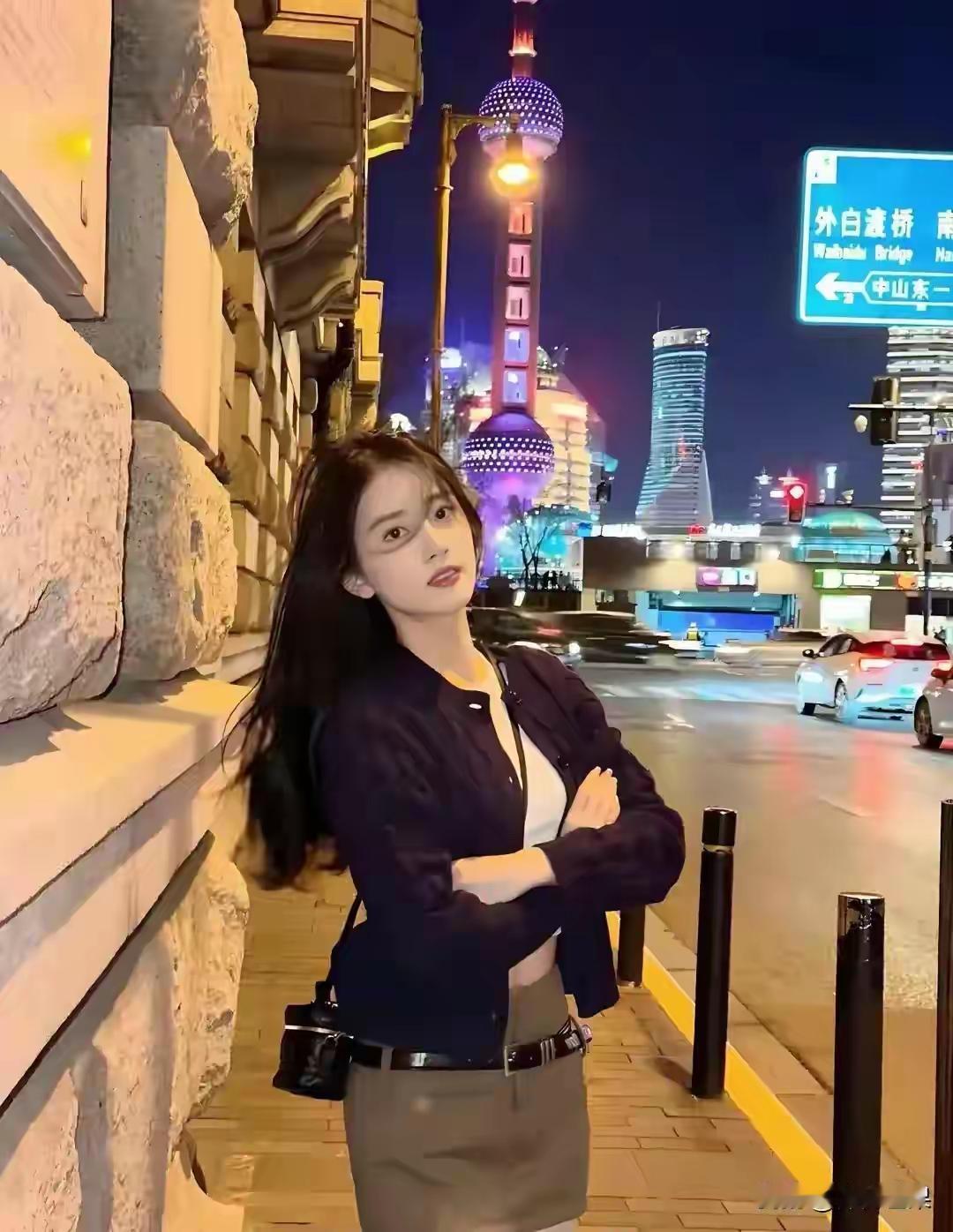 夜晚漫步外滩，灯火阑珊处，遇见你。🌃✨外滩 夜上海外滩风景