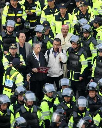 300多名韩国工人要告美国政府，一年前那场“抓人”风波还没完
去年9月4日，在美