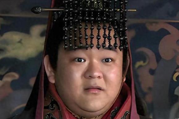 三国 11 个皇帝，曹丕干了 6 年，孙权干了 24 年，刘备只干了 2 年。猜