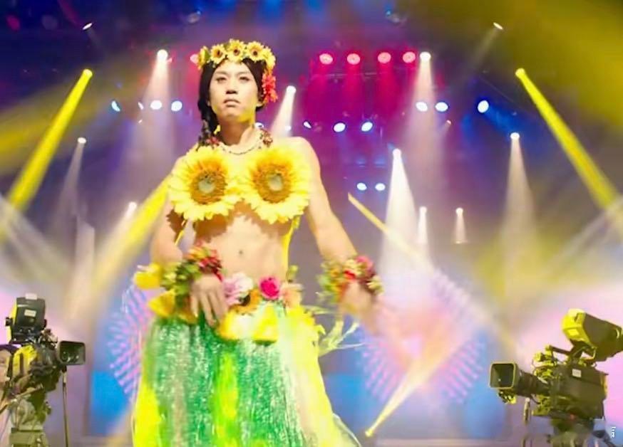 不知道 邓超身材很曼妙 不得不说年轻的时候也是非常帅气的，笑不活了！邓超这曼妙身