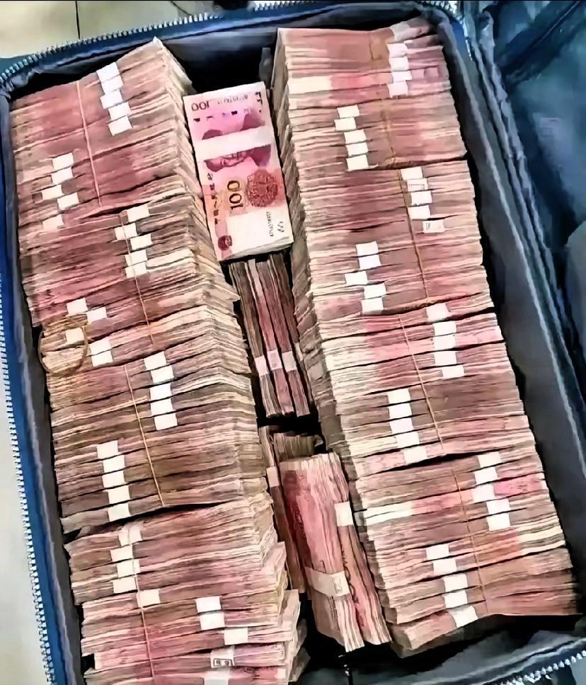 什么叫洗钱？
给你举个最透彻的例子！

假设你运气爆棚，买的彩票中了500万大奖