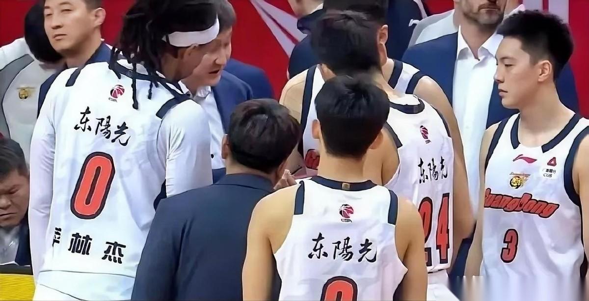 广东队若想战胜北京北汽晋级四强，除了奎因，胡明轩，这位球员能够挺身而出，胜负才算
