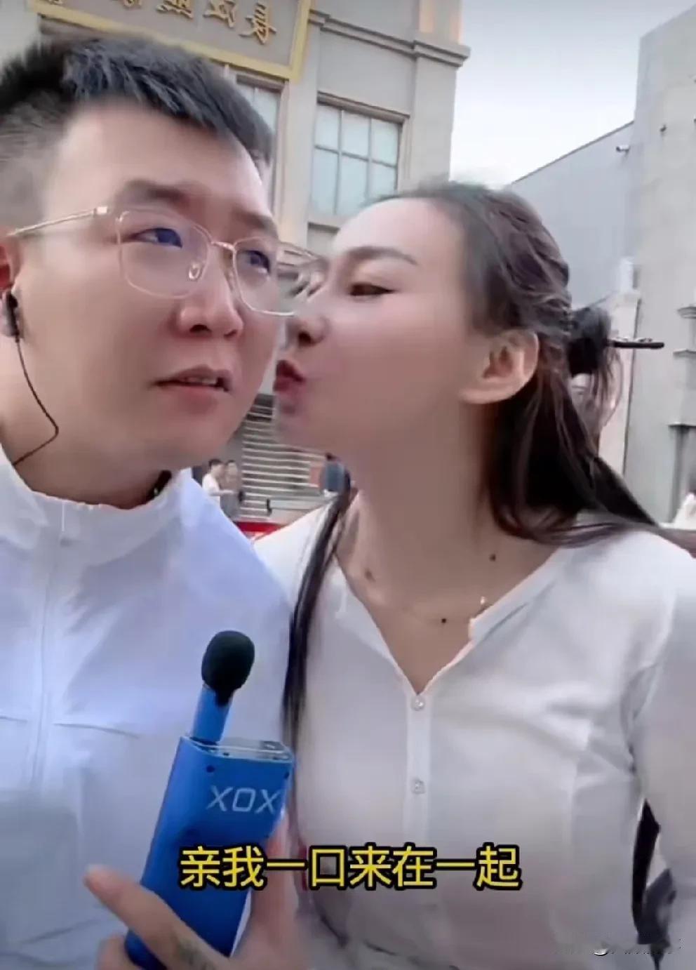 赵本六媳妇当街亲吻小白龙！

         倒反天罡了，师娘变媳妇要去酒店，