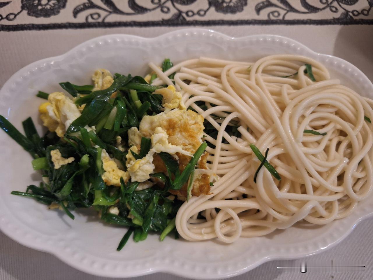 韭菜鸡蛋拌面，我的早餐