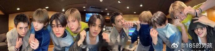 Cortis开辟了很新的宠粉赛道 座位写本名这个细节太戳人了。不是那种流水线式的