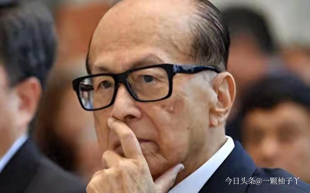 巴拿马强收港口，李嘉诚3天应对尽显大佬本色。巴拿马政府突然单方面强行接管李嘉诚旗