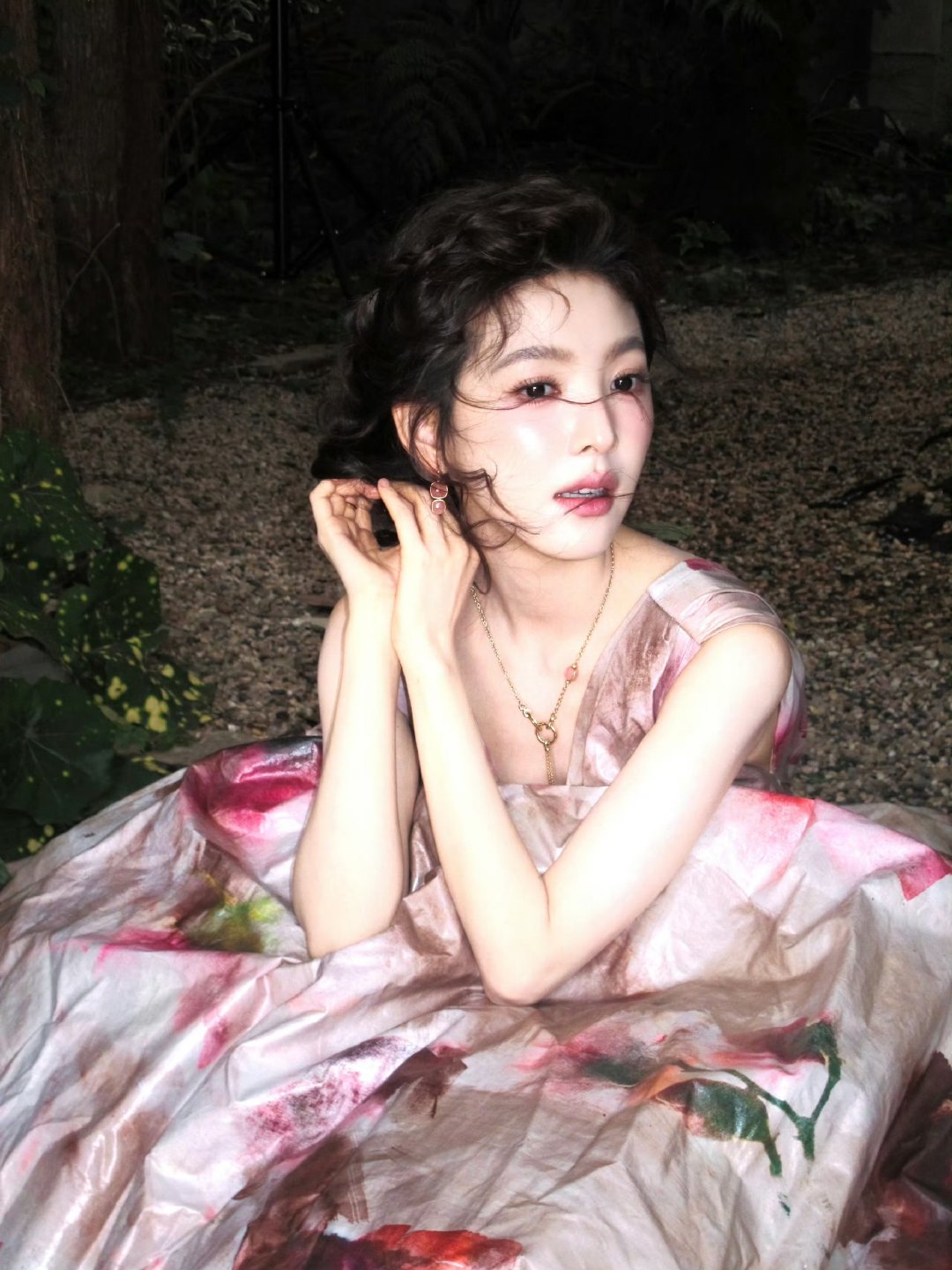 杨单给章若楠化的仙境少女妆 章若楠ElieSaab超季首穿 微博电影之夜 章若楠