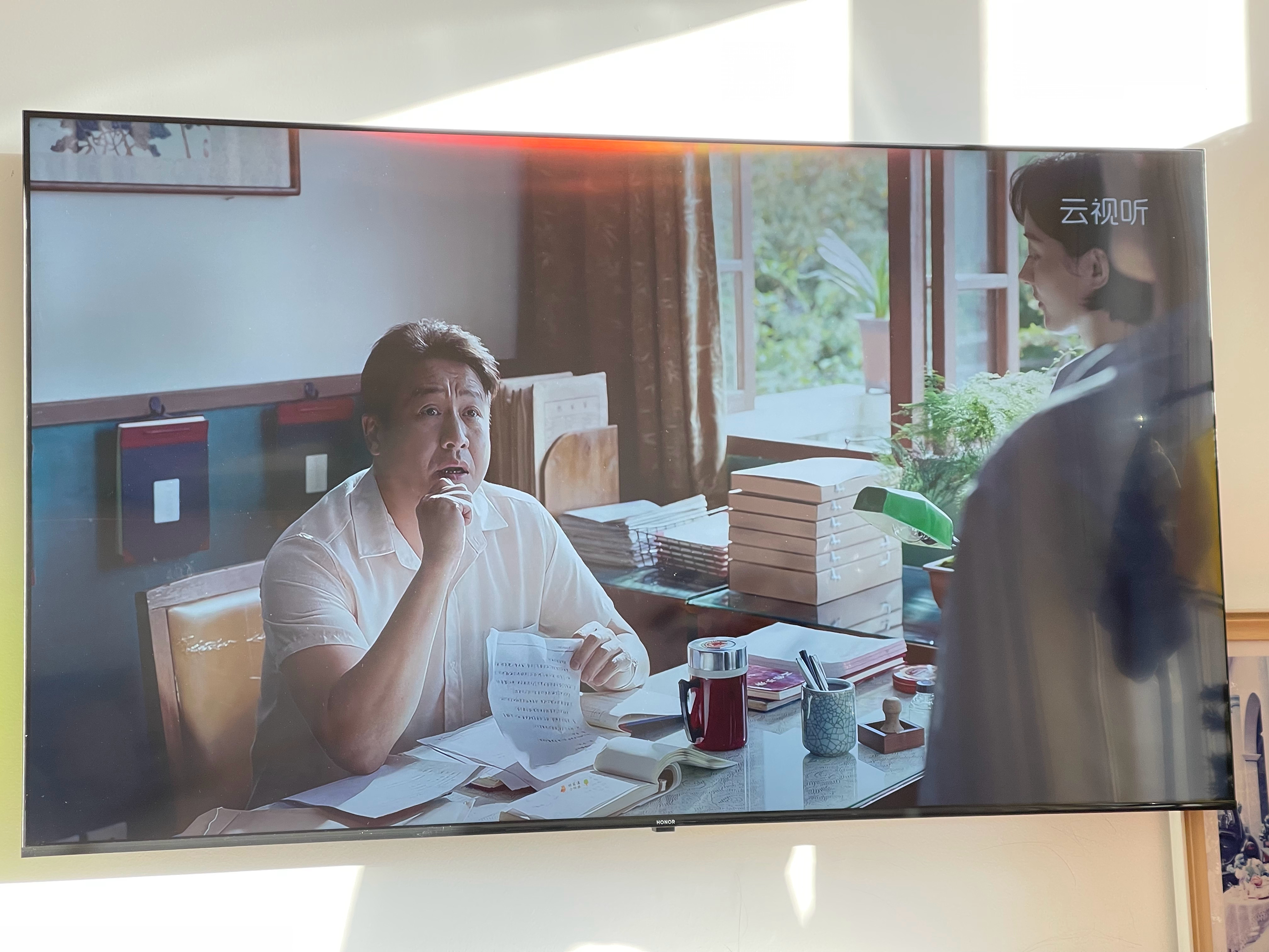 小城大事下午是吃零食，喝咖啡的追剧时光。⏰李秋萍、郑德诚有魄力，又幽默，赵丽颖、