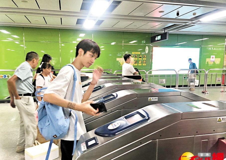 【港澳居民等可持境外卡“嘟卡”坐广州地铁】
为提升境外旅客的出行体验，进一步优化
