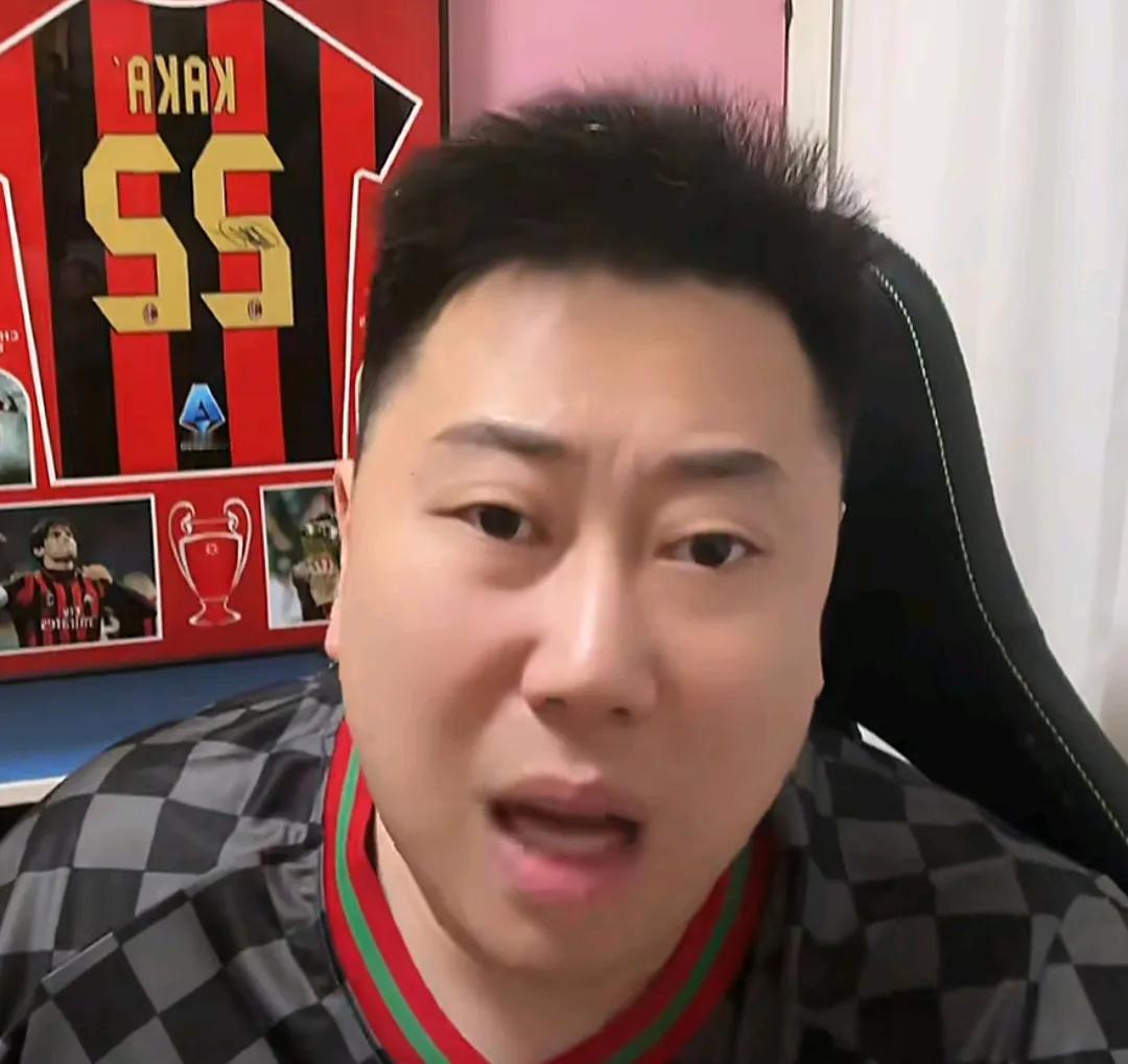 媒体人李宝库表示，上海海港对阵浙江队居然不还人情，以后不用在江湖混了。
在中超第