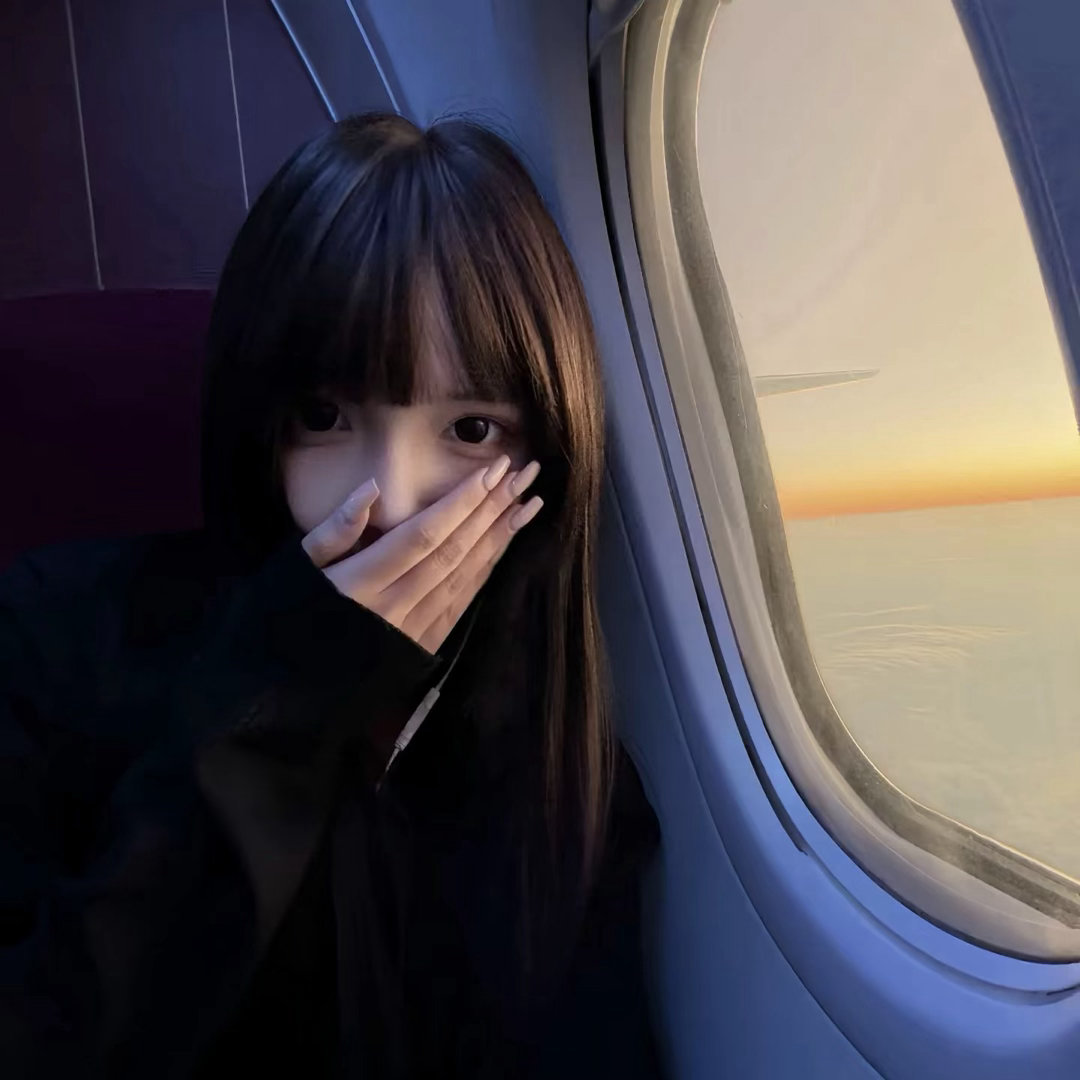 我有两颗心 一颗逼自己再拼一点 一颗又想让自己活得轻松一点 所以总是矛盾 老是不