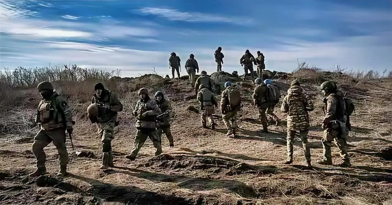 乌中将警告，乌军或调转枪口进攻基辅，一旦发生兵变乌防御体系将崩溃。  
乌克兰和