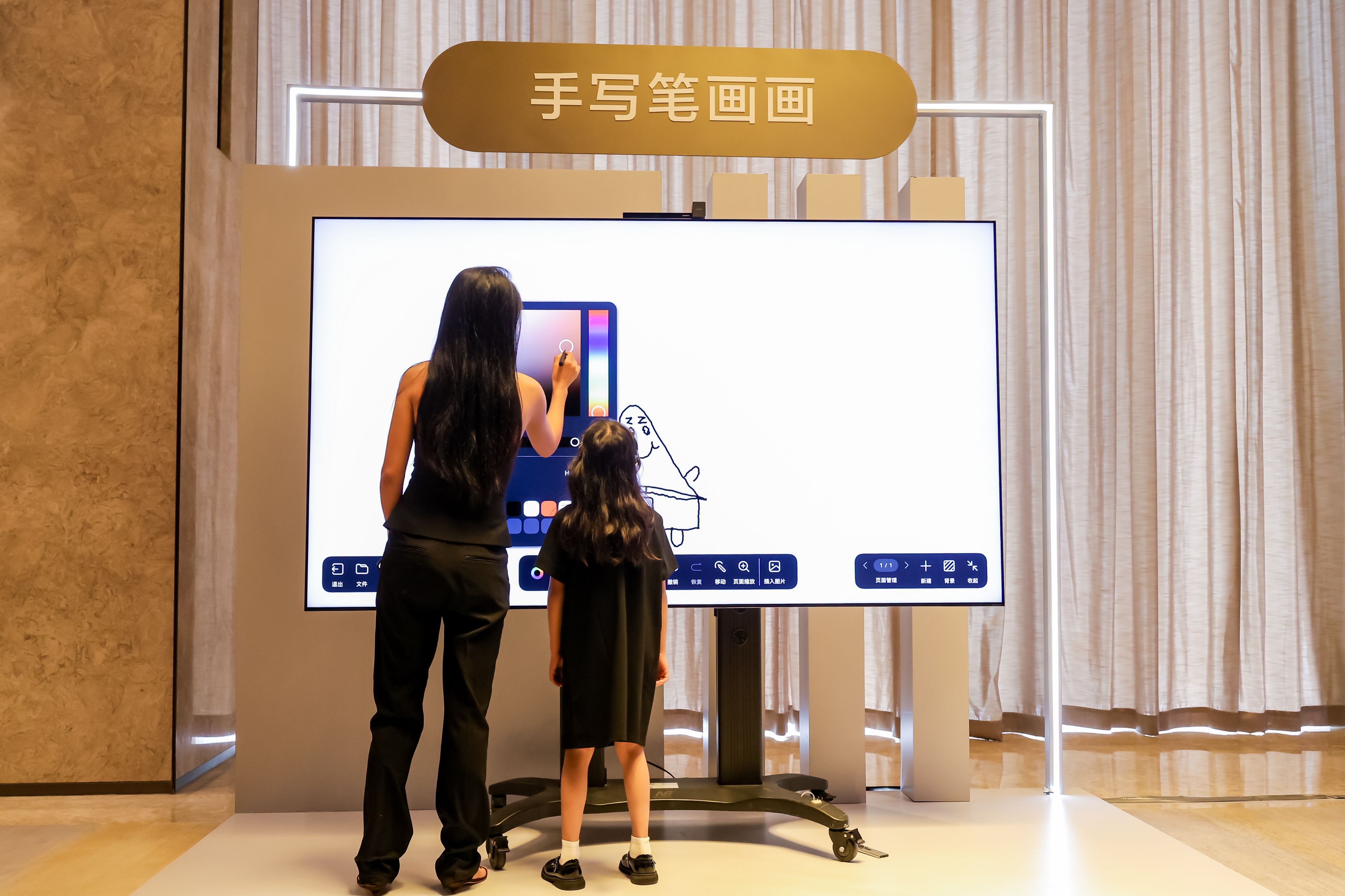 华为MateTV首次实现电视多指操控我是一个对于电视诉求很低的人，家里虽然有电视