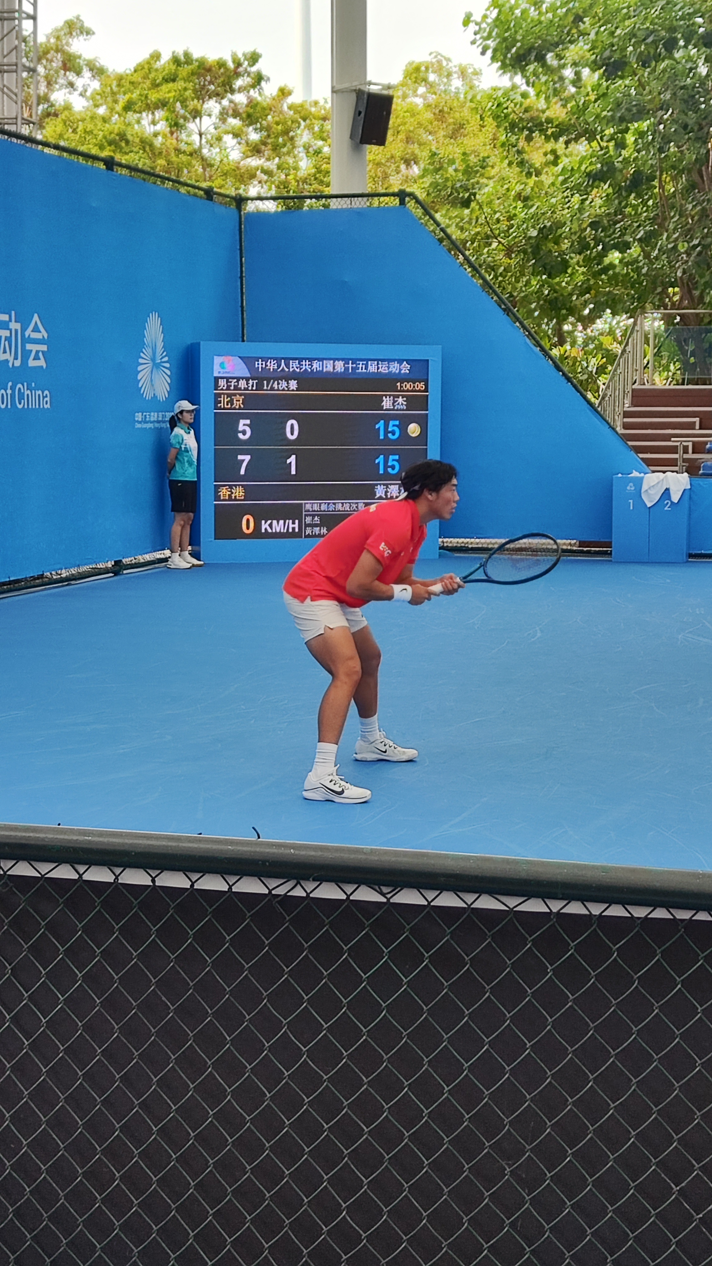 近距离看一下Coleman，港队也是天降紫微星了。黄泽林的体格非常健壮，光从一点