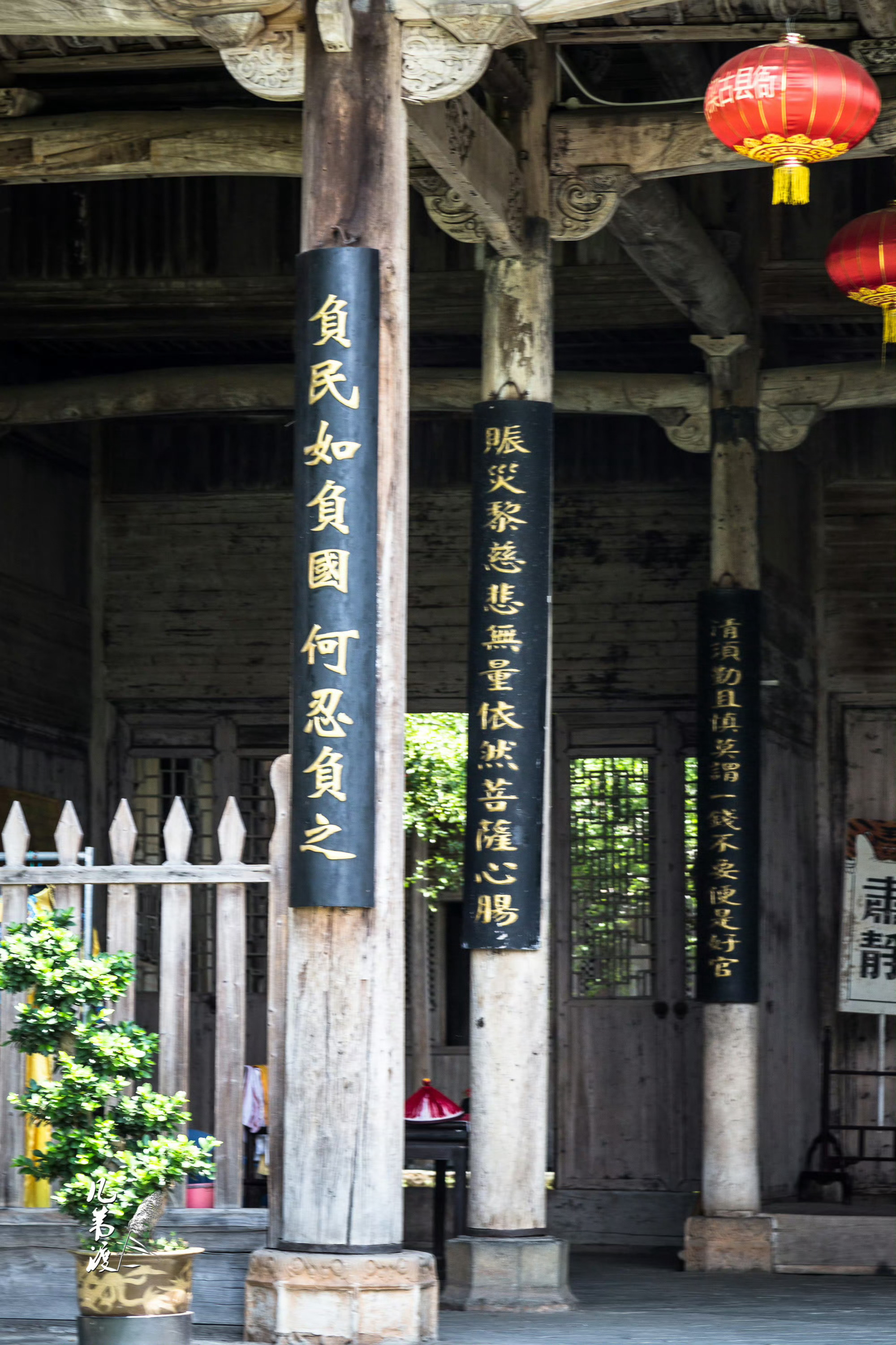掐手指头算了下，景德镇去过四次。 