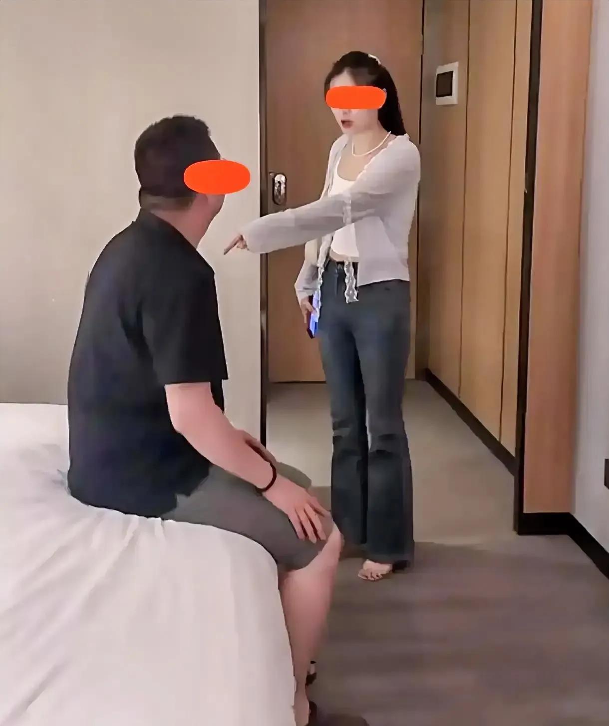 湖南，一小伙带女友入住酒店，发现没带避孕套，无奈之下，他只能使用酒店房间收费的，