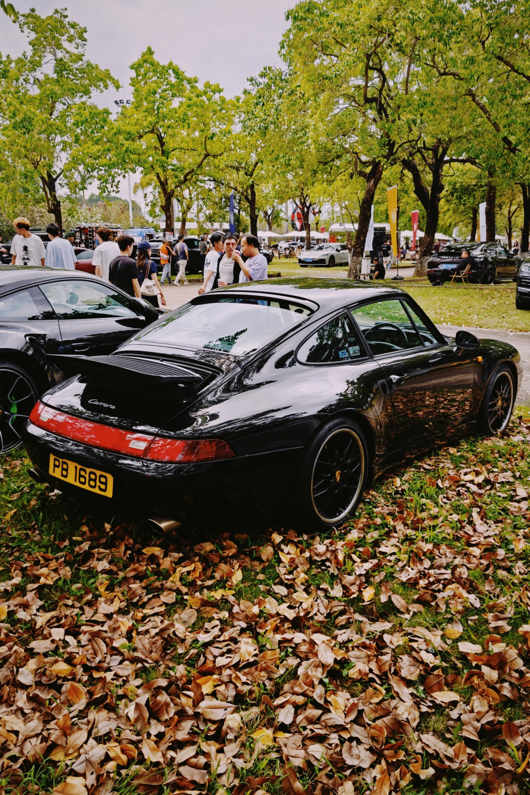 保时捷真是越老越有味道!每次来大湾区都想来这边定居一堆港澳牌老车能买，普遍比蓝牌