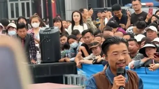 红与尊重：名气背后的人性反思 郭有才感慨走红后没人对他爸说难听的话了...