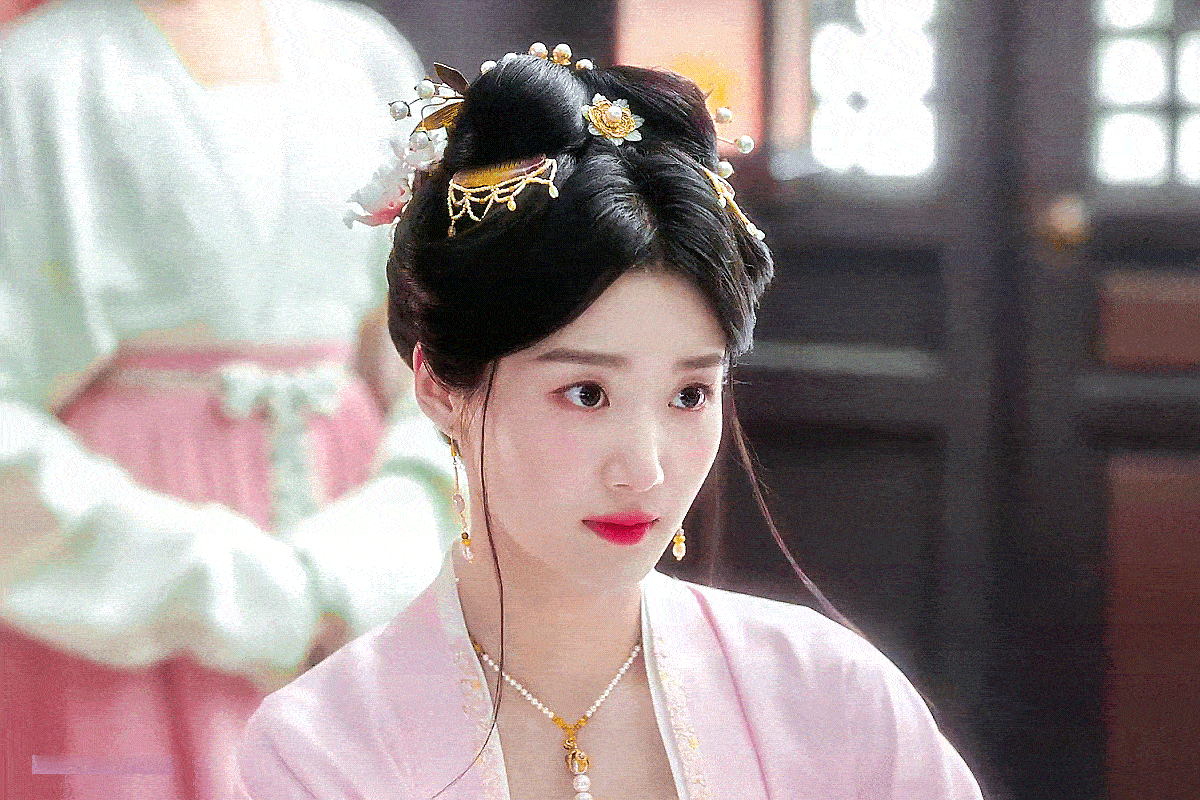 卢昱晓 《五福临门》康宁☽ 粉衣[送花花][送花花][送花花] ​​​