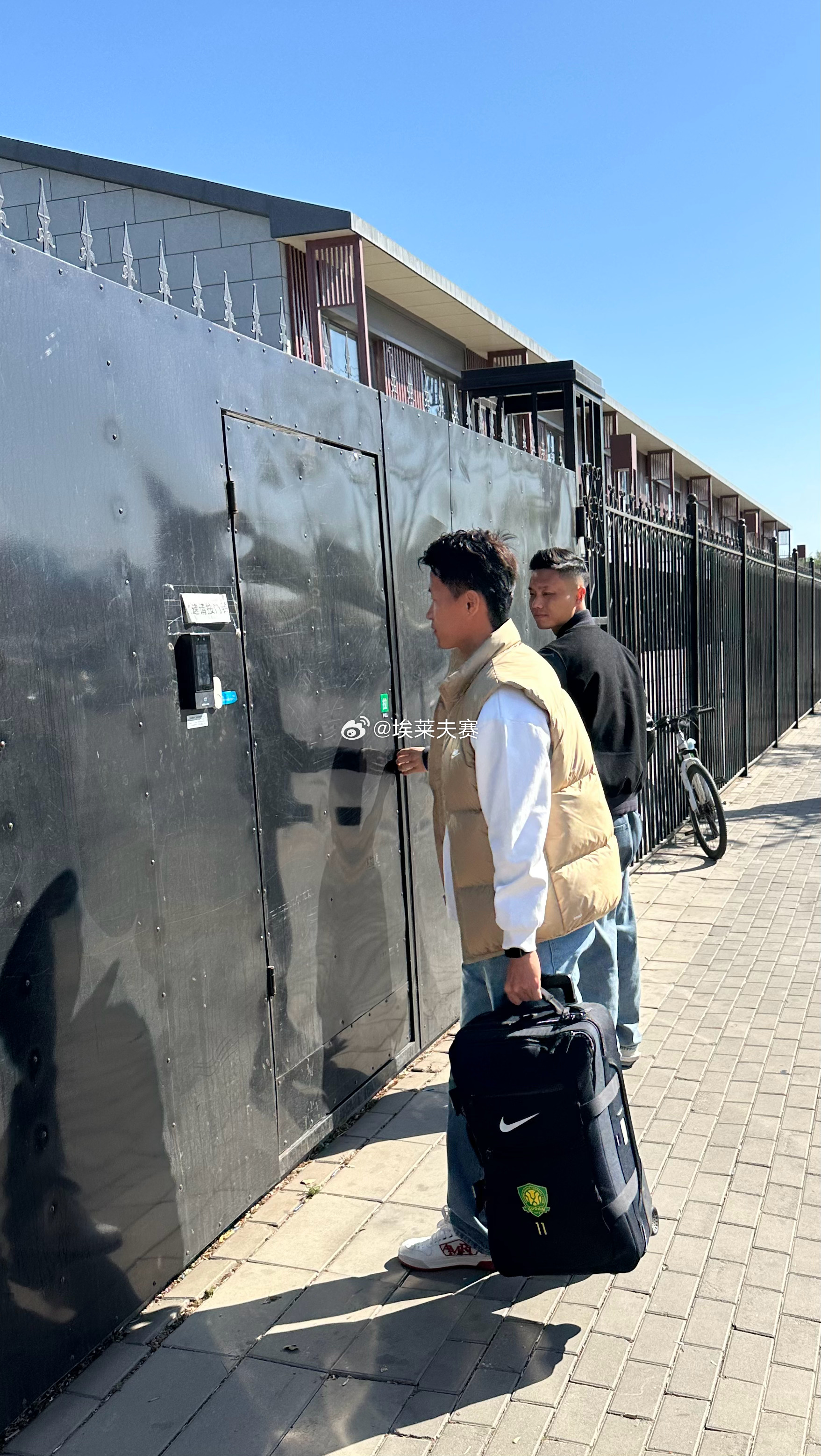 北京国安北京国安 北京国安队今天将继续在聚加基地备战与成都队的联赛关键战，主教练