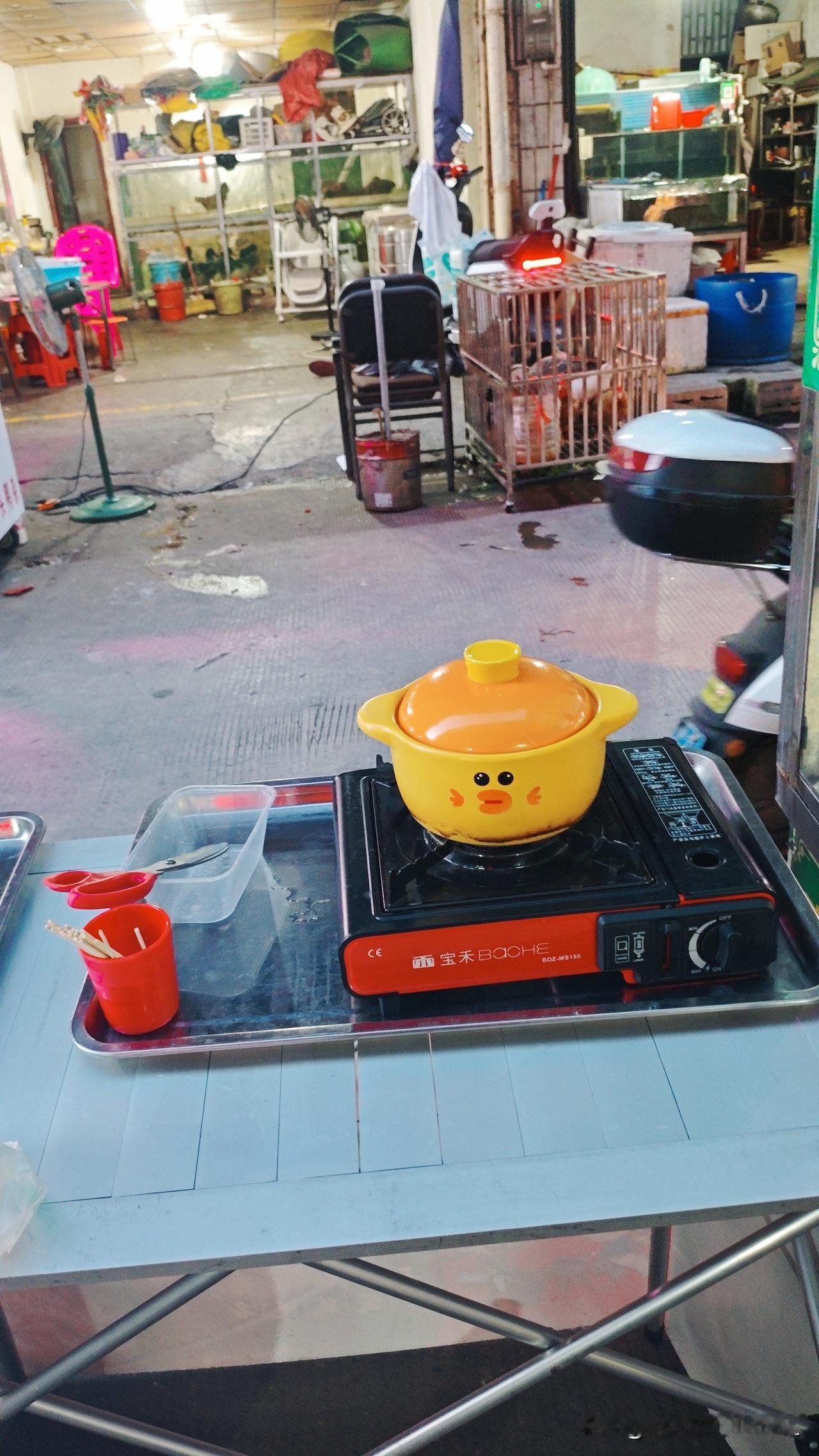 社恐在菜市摆摊的第一天
五小时收入:0元
