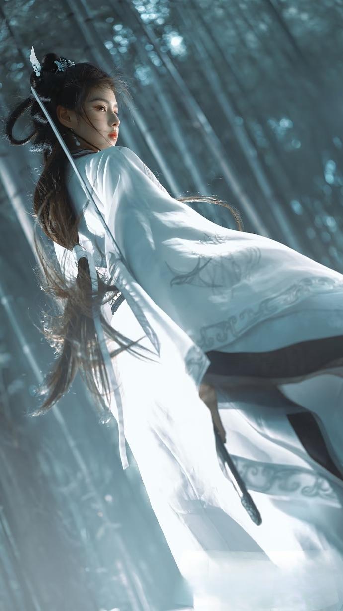 宗门小师妹，绝美艾米！
有人说演艺圈女星们颜值降级了，但艾米绝对可以扳回一城……