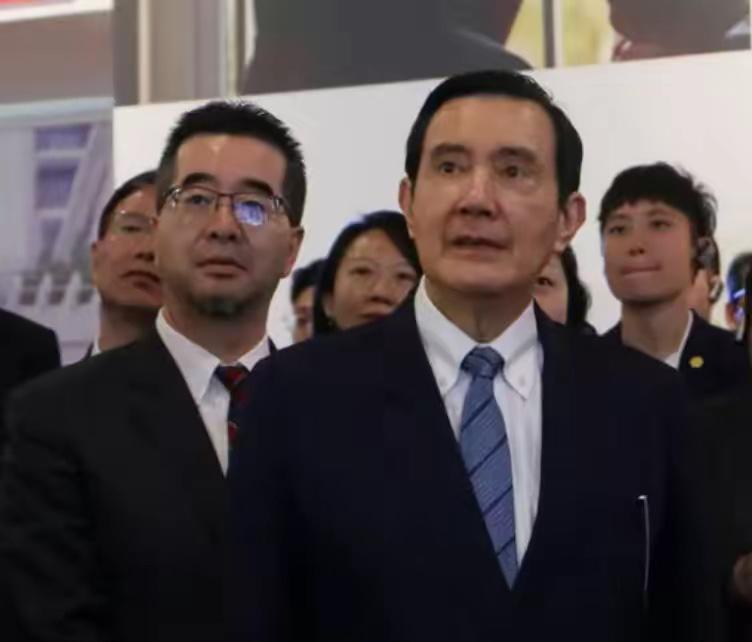 钱怡君：马英九2025年底病情恶化 因为药物出现副作用

台湾那边这两天炸锅了。