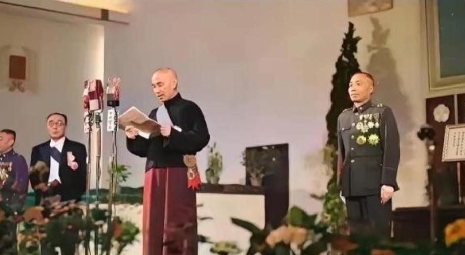 1948年正副总统就职典礼上演了一出"换装大戏"！原本说好穿军装，蒋介石却临场改