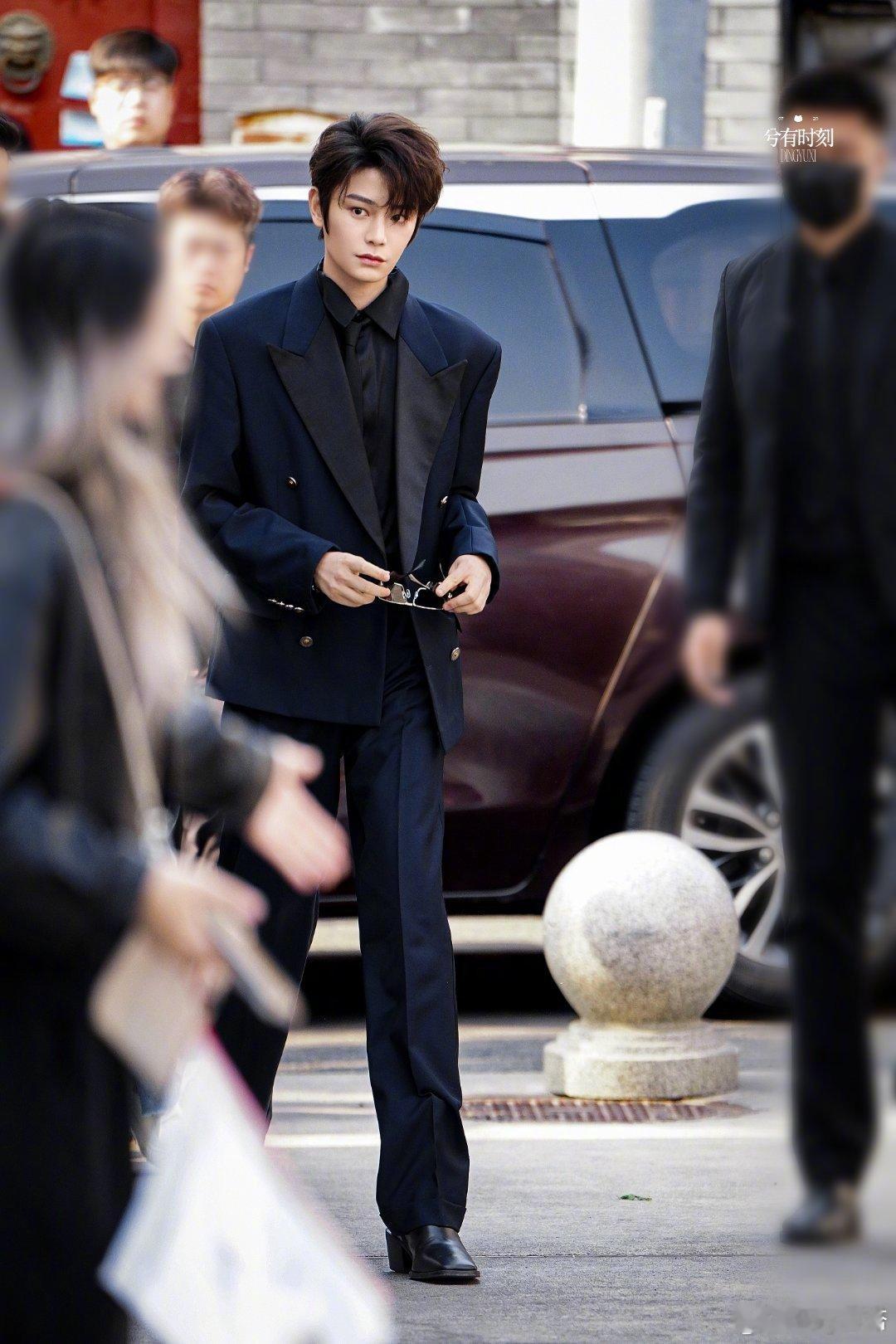 所有人！！来感受这个大宽肩