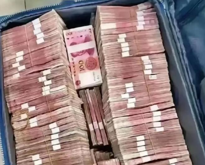 “彩票中了800万，到手只有640万？”有人却愿意拿700万现金买你的彩票！看似