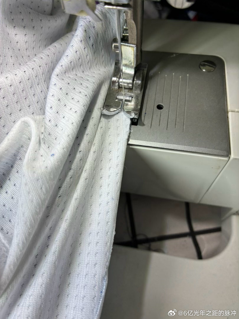 一件衣服修俩小时，都说当裁缝有门槛，我觉得这个世界上行业都没有门槛但是好裁缝坏裁