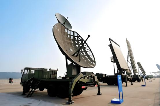 伊朗防空实战全线拉胯，却意外让全世界把目光锁定中国！中国耗时 30 年打造的防空