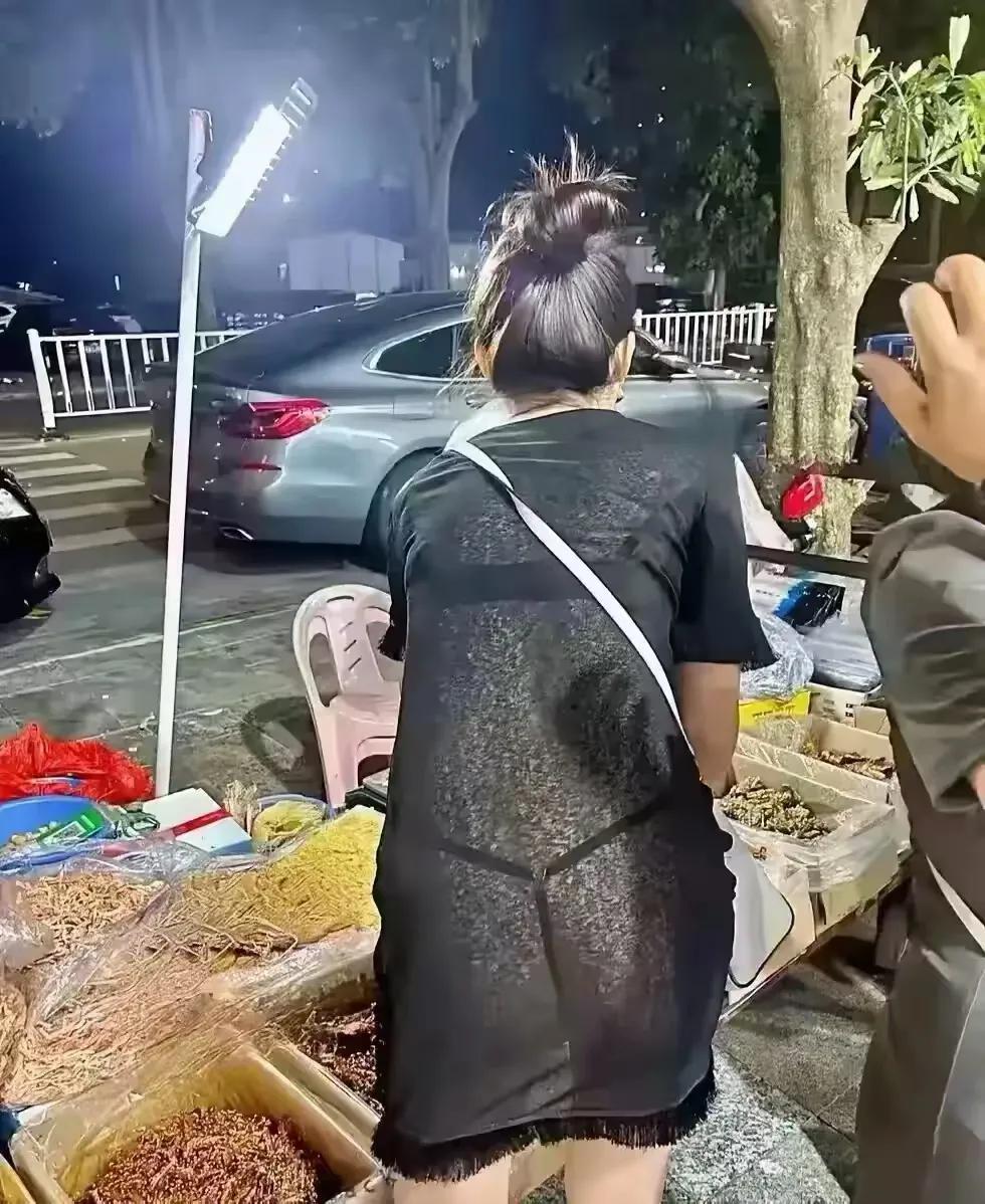 替大家买过了，东西皮了秤还不准，很多还是三无产品，不知道为啥这么多人排队去买。