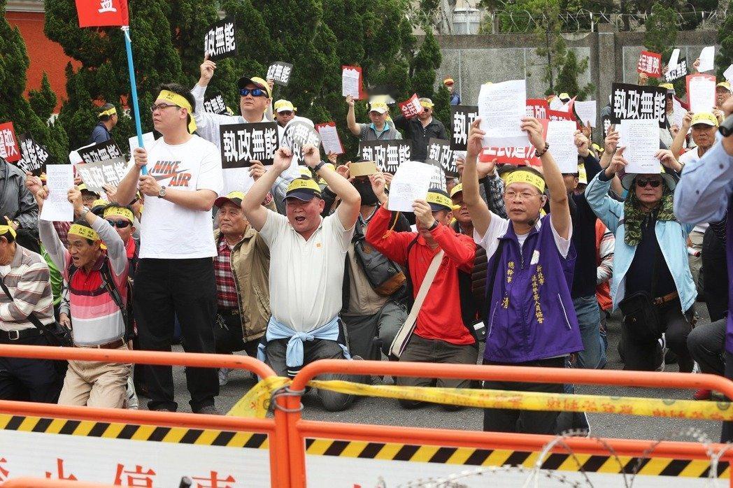 我将结合2026年台湾最新的民生热点事件补充内容，进一步强化民众不满的现实依据，
