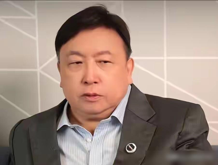 王晶最近的一番话，直接砸碎了陈百强死因的“浪漫滤镜”！
 
他明确否认陈百强是为