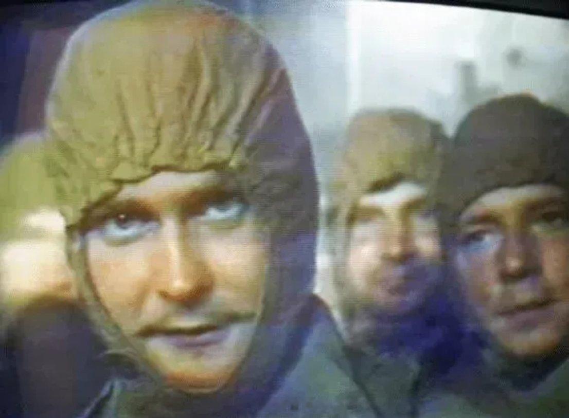 前苏联切尔诺贝利发生核泄漏之后，三名党员自告奋勇，第一时间前往核电站堆芯之下，成