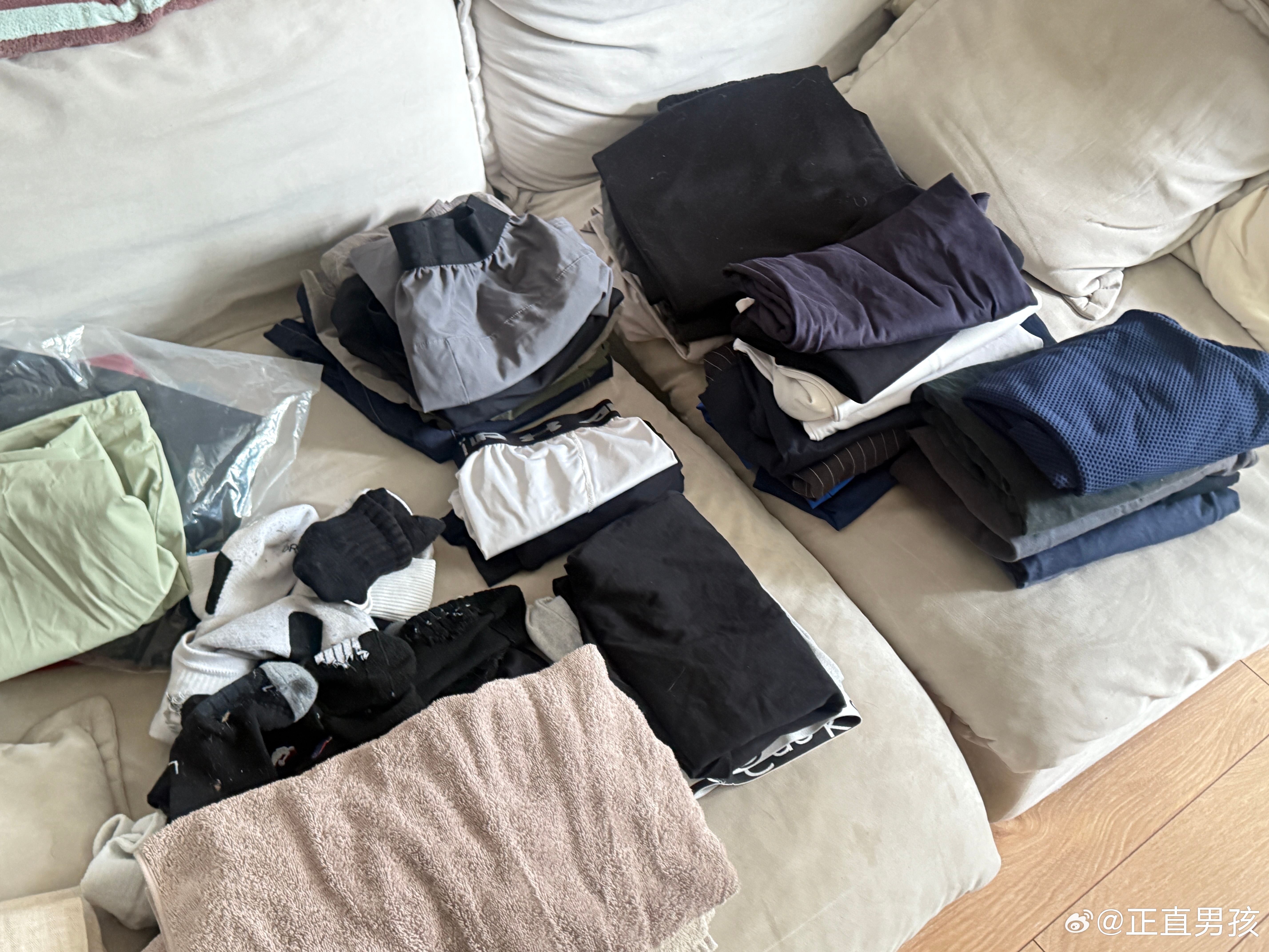 每当阿姨把我的衣服叠成这样我就永远的失去了我的衣服 ​​​