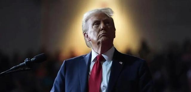 特朗普在迪拜对媒体表示，中国是一个特例，特殊的事情就有特殊的处理！特朗普在迪拜抛