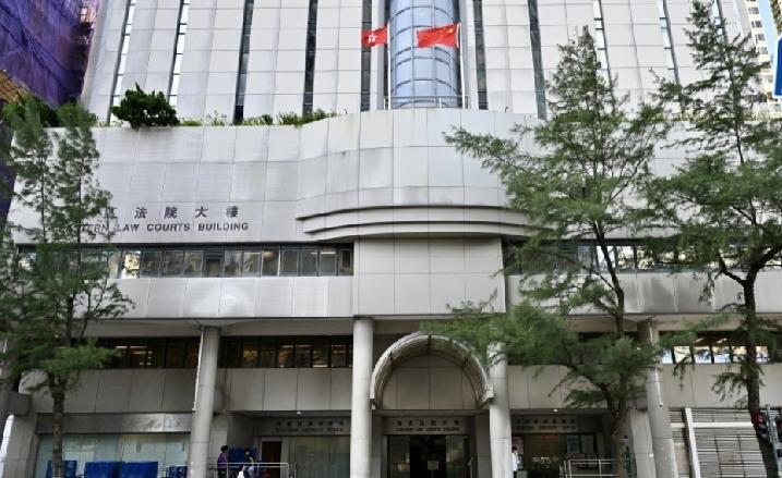 59岁统计处统计师去年7月于香港铜锣湾某学校开放日，涉嫌在校内跟踪及拍摄一名女学