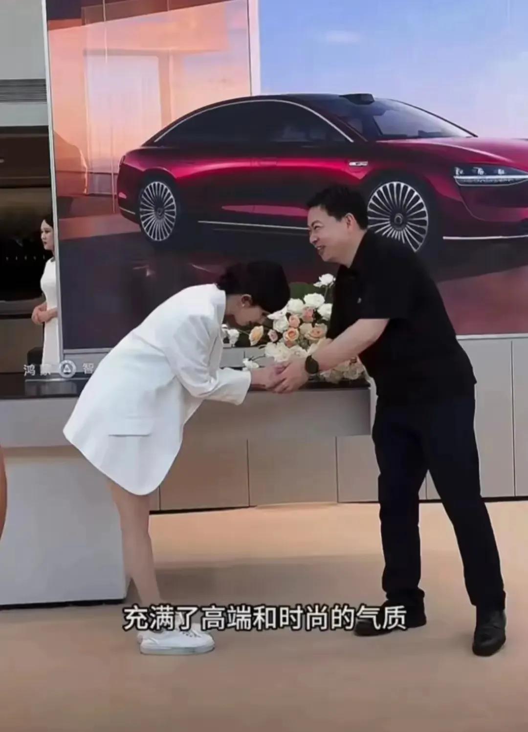 杨幂买了一辆国产车，比她得十个影后都有用！

因为国人都爱华为，凡是对华为汽车给