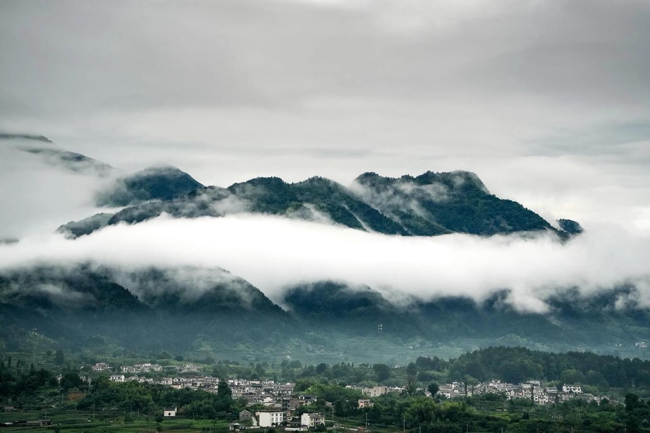大学同学从苏北的一个县级市跳槽到了苏州的星海高中，这个学校还是非常厉害的，昨天闲