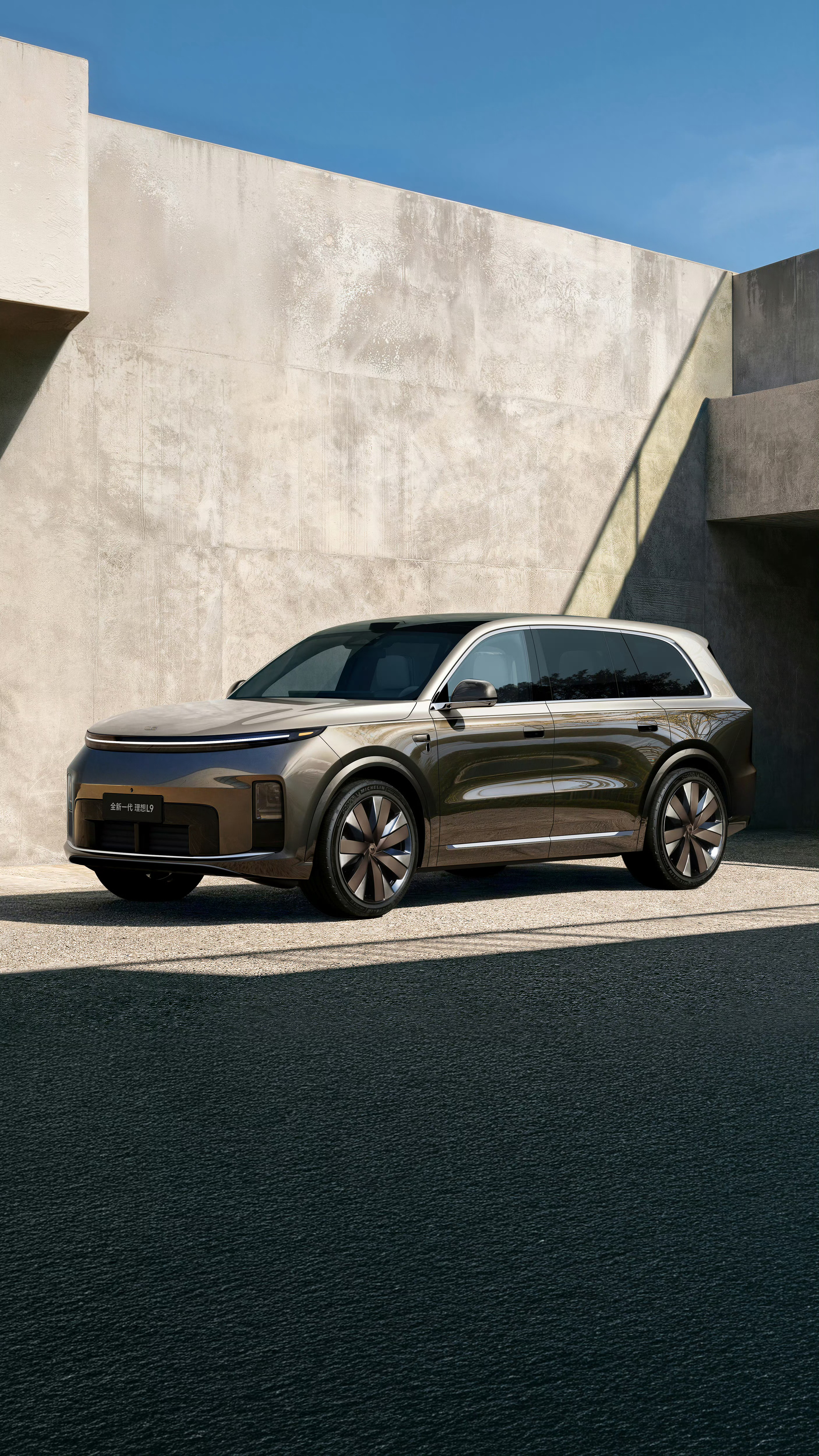 全新一代理想L9李想曝光全新一代理想L9双色车身 55.98万的终极旗舰来了！?