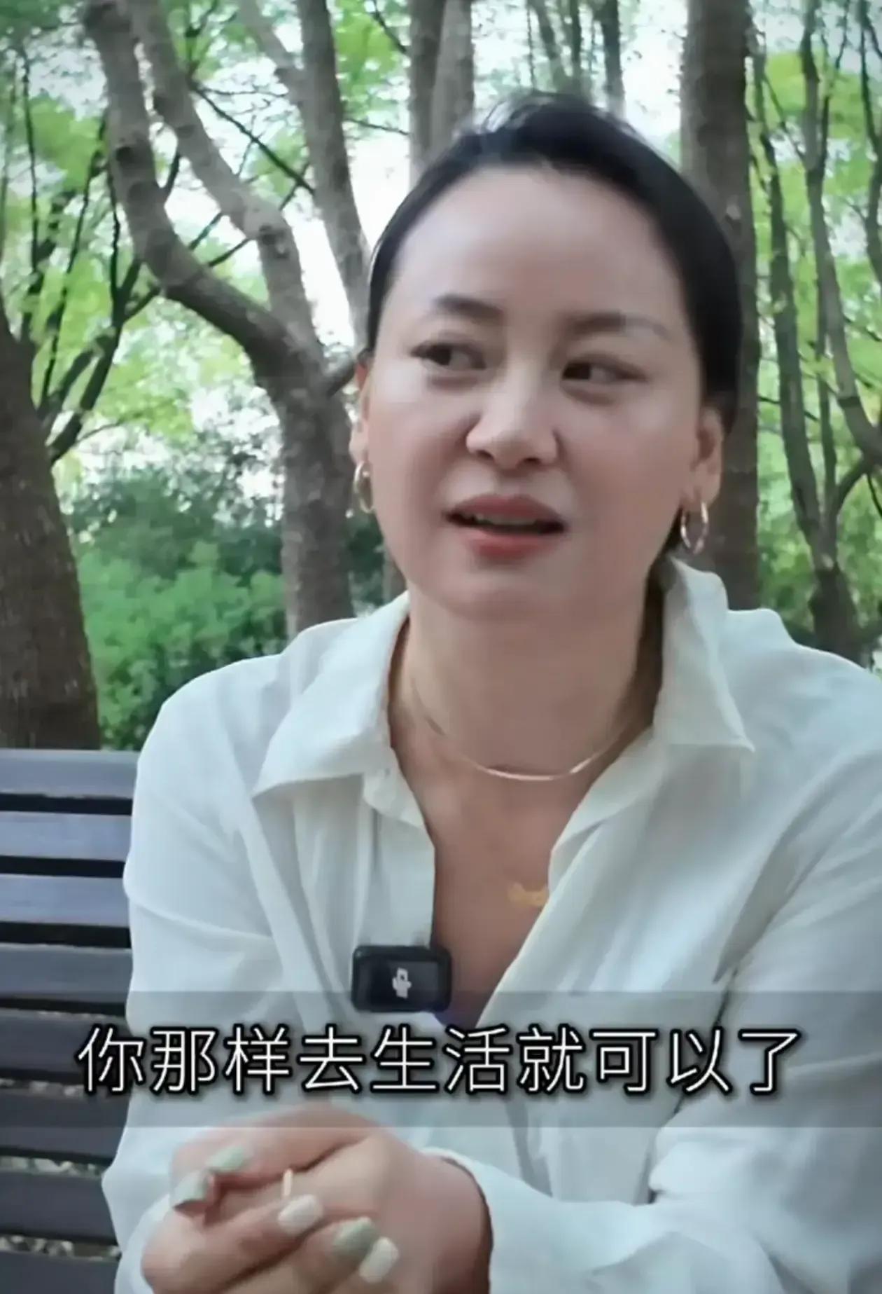 上海金融女的话刺疼了谁的神经，上海金融女超现实的话，引起全网热议，批评比赞同的多