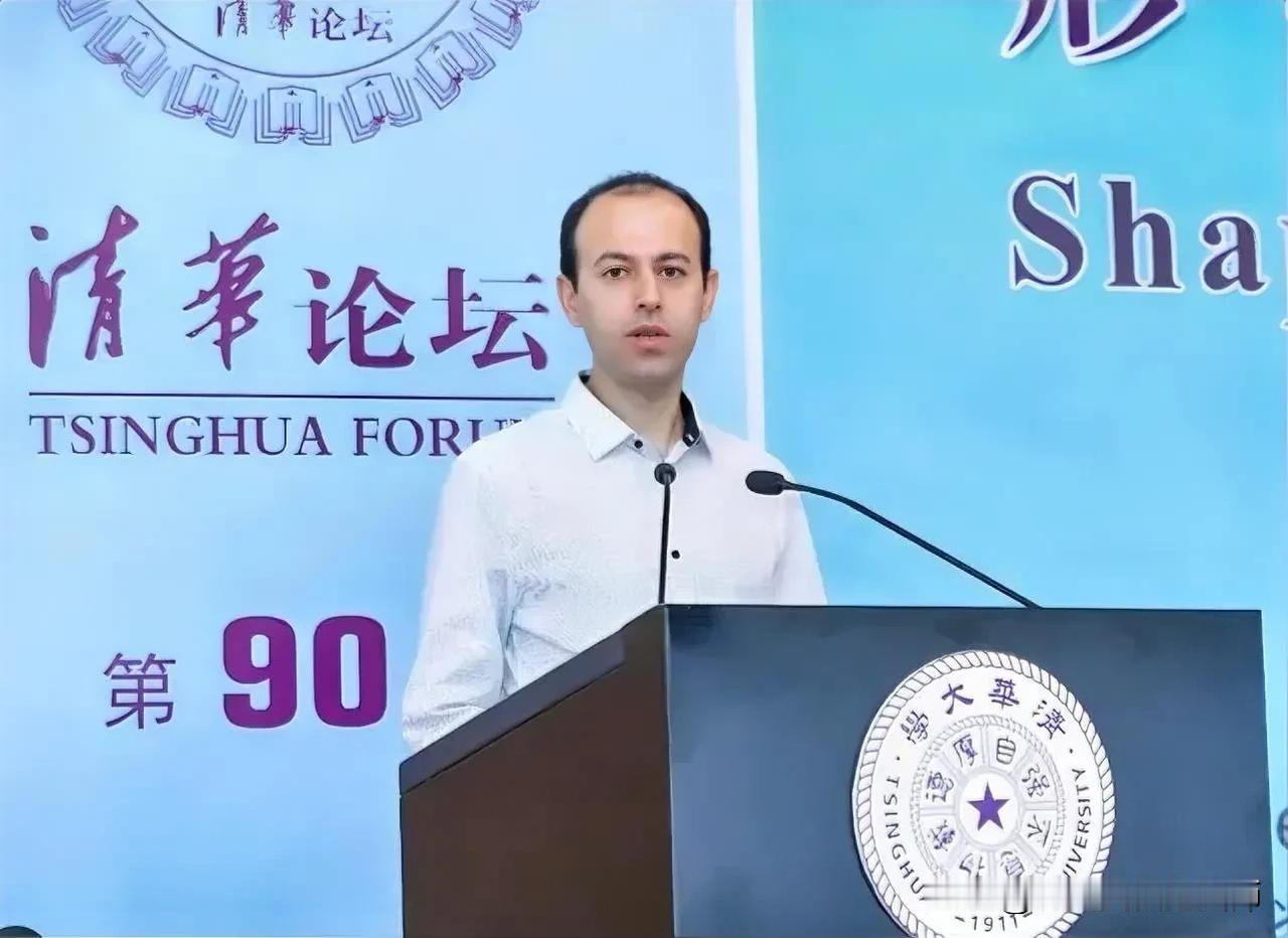 伊朗菲尔兹奖得主已全职任教清华大学多年！

考切尔·比尔卡尔（1978年—），生