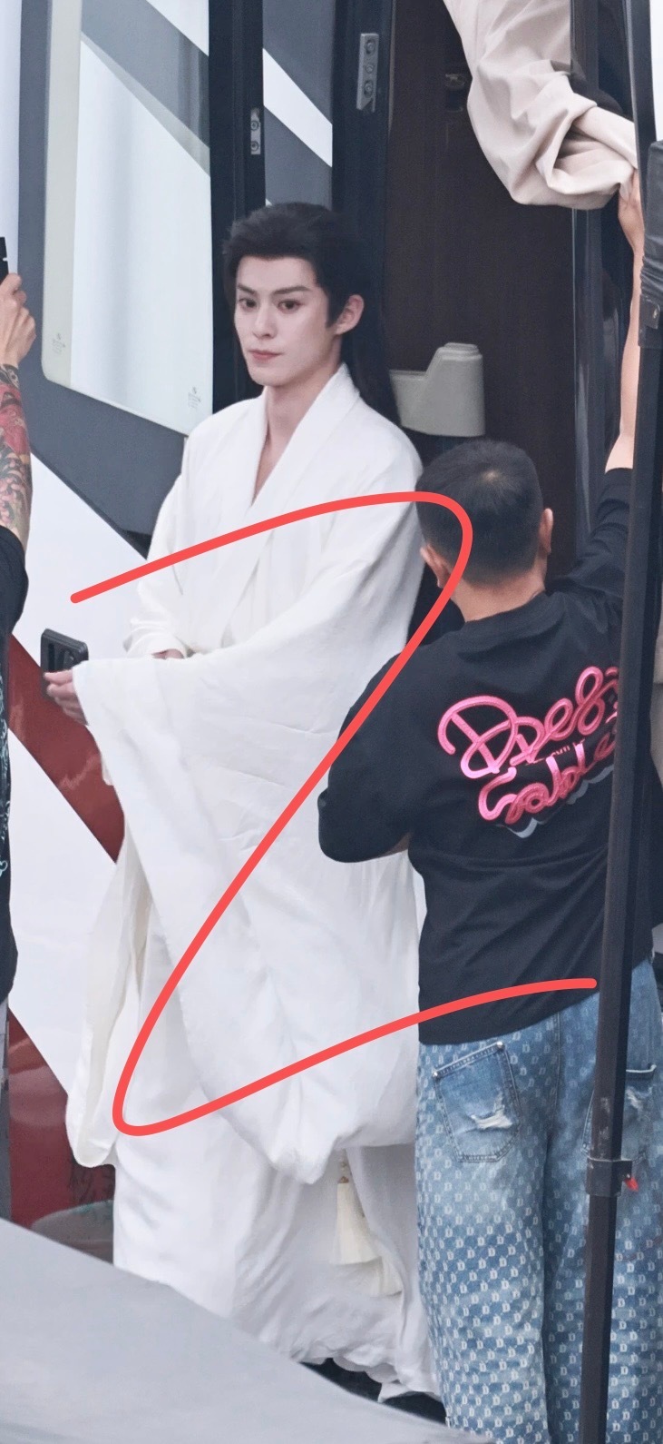 病美人出现了 