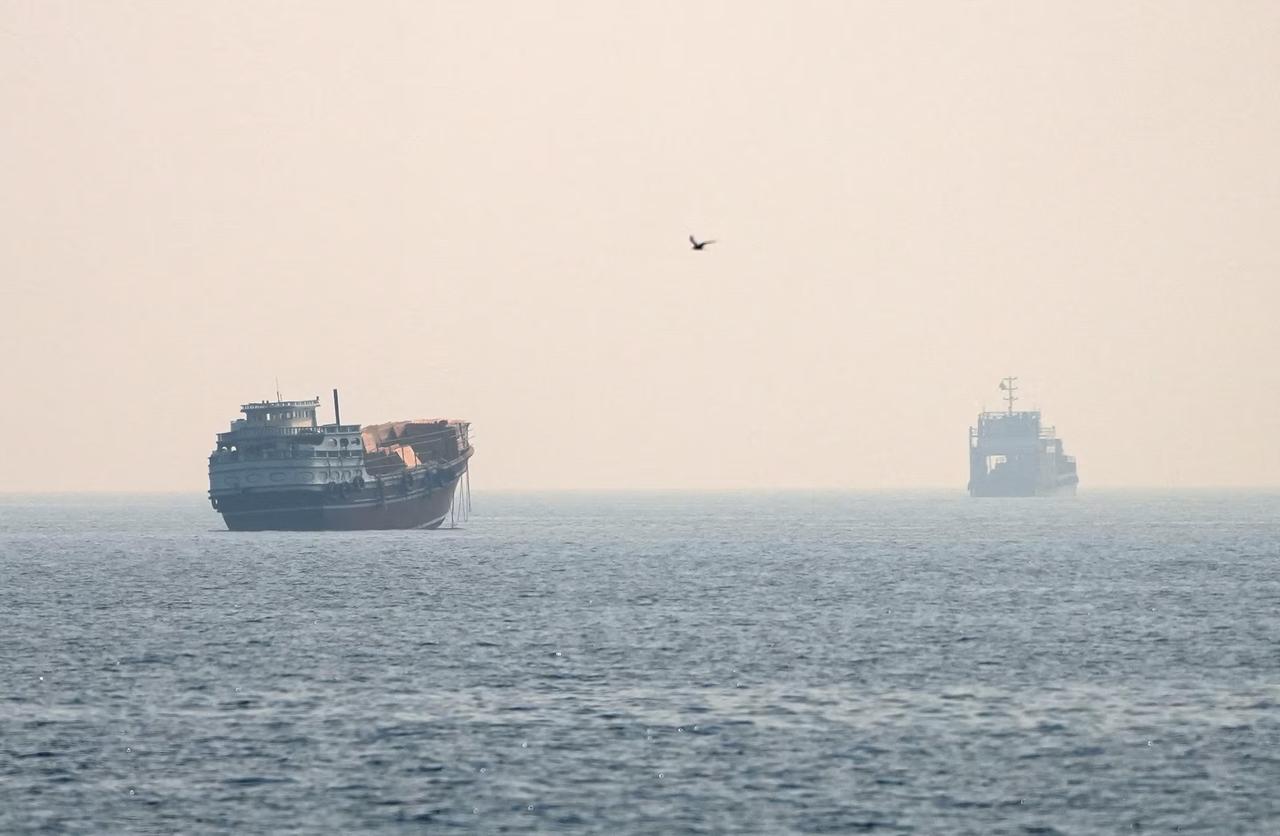 据德国媒体报道，霍尔木兹海峡还没从上一轮停火气氛里缓过神来，特朗普就先抛出一个让