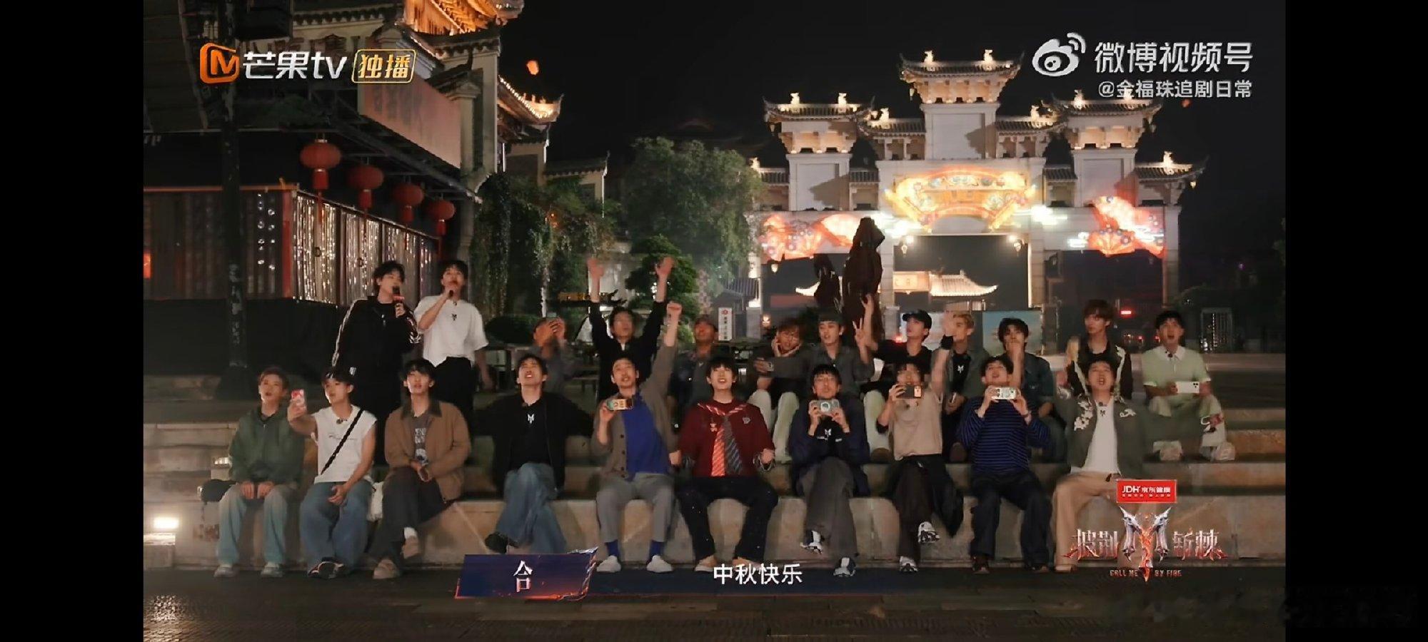 披荆斩棘里的中式浪漫披哥6最有群像感的一集竞技之外也有温柔团圆，哥哥们围坐共度佳