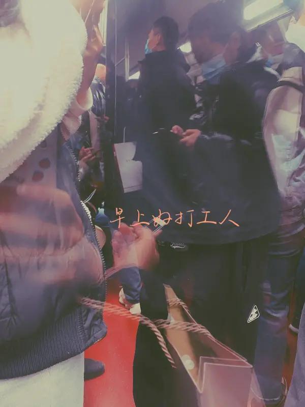 义乌饰品厂打工人实录：41岁，一天13个小时，就为三个孩子的学费
在义乌的这家饰