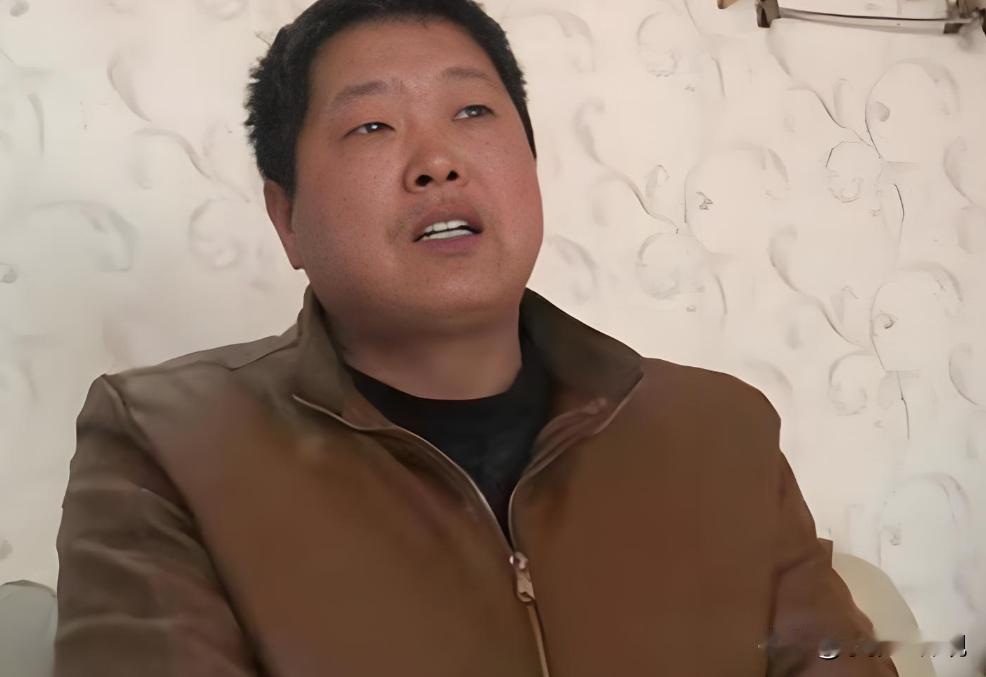 1995年，退伍老兵等不来安置，南下蹬三轮23年，47岁在退役军人事务局看见：“