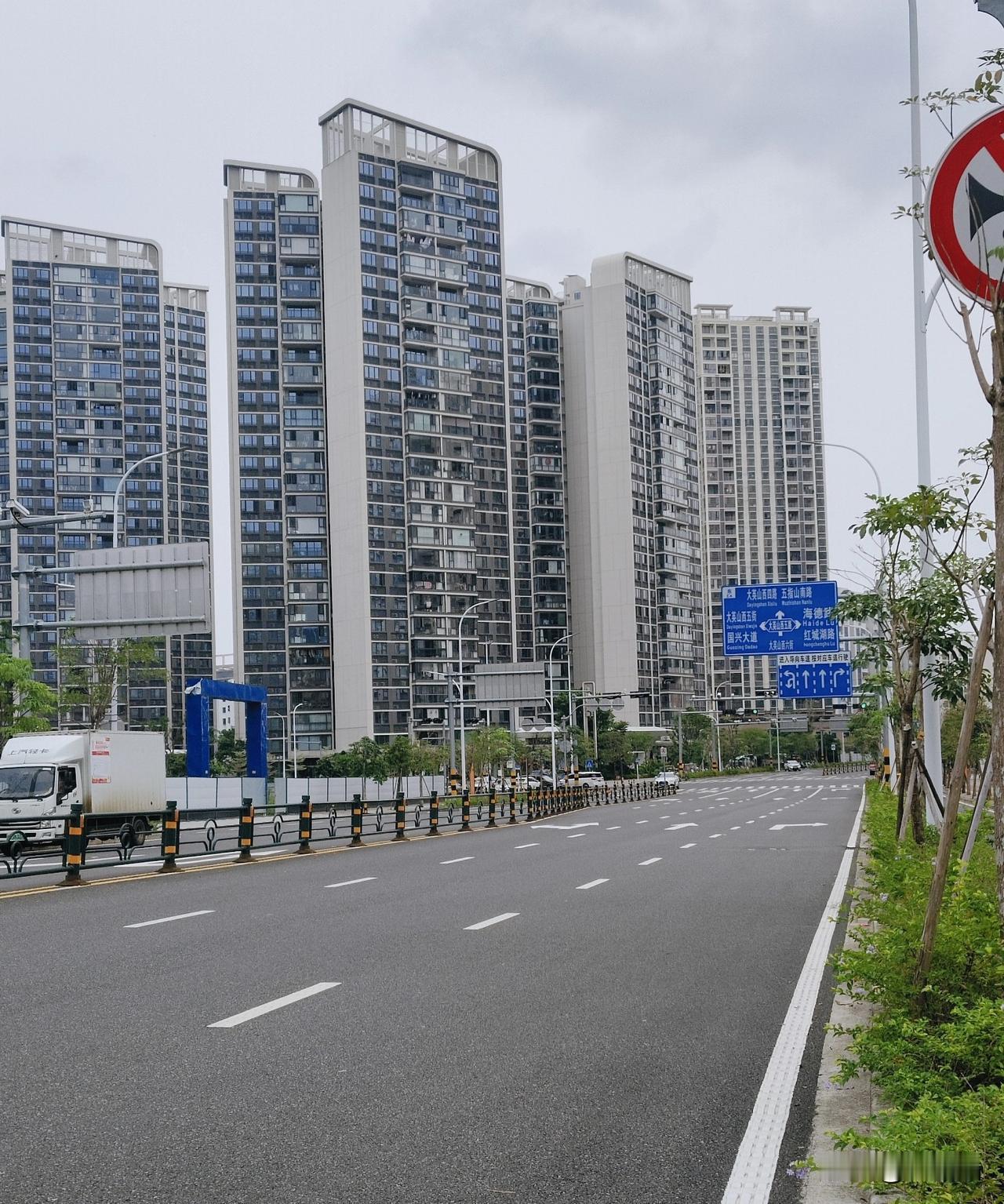 细数那些靠个人IP撑起来的公司，1.张雪峰老师的教研峰学未来2.德云社的相声。郭